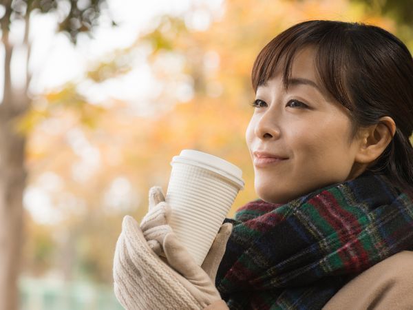 ホットコーヒーを持つだけで親密度up ゆったり時間